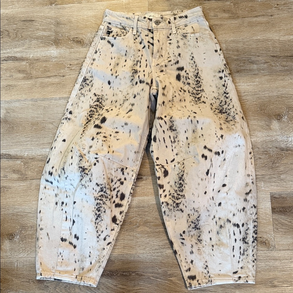 KanCan Women's Black and Tan Patterned Barrel Jeans NWT